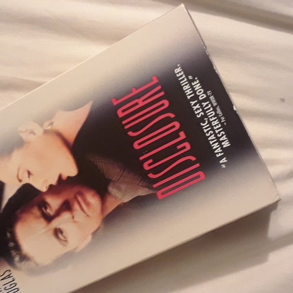 6/$15 Disclosure Warner bros VHS video tape - Picture 7 of 8